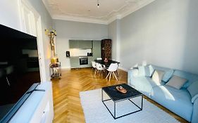 Stylish Design Apartment Very Close To Kurfuerstendamm At Savignyplatz